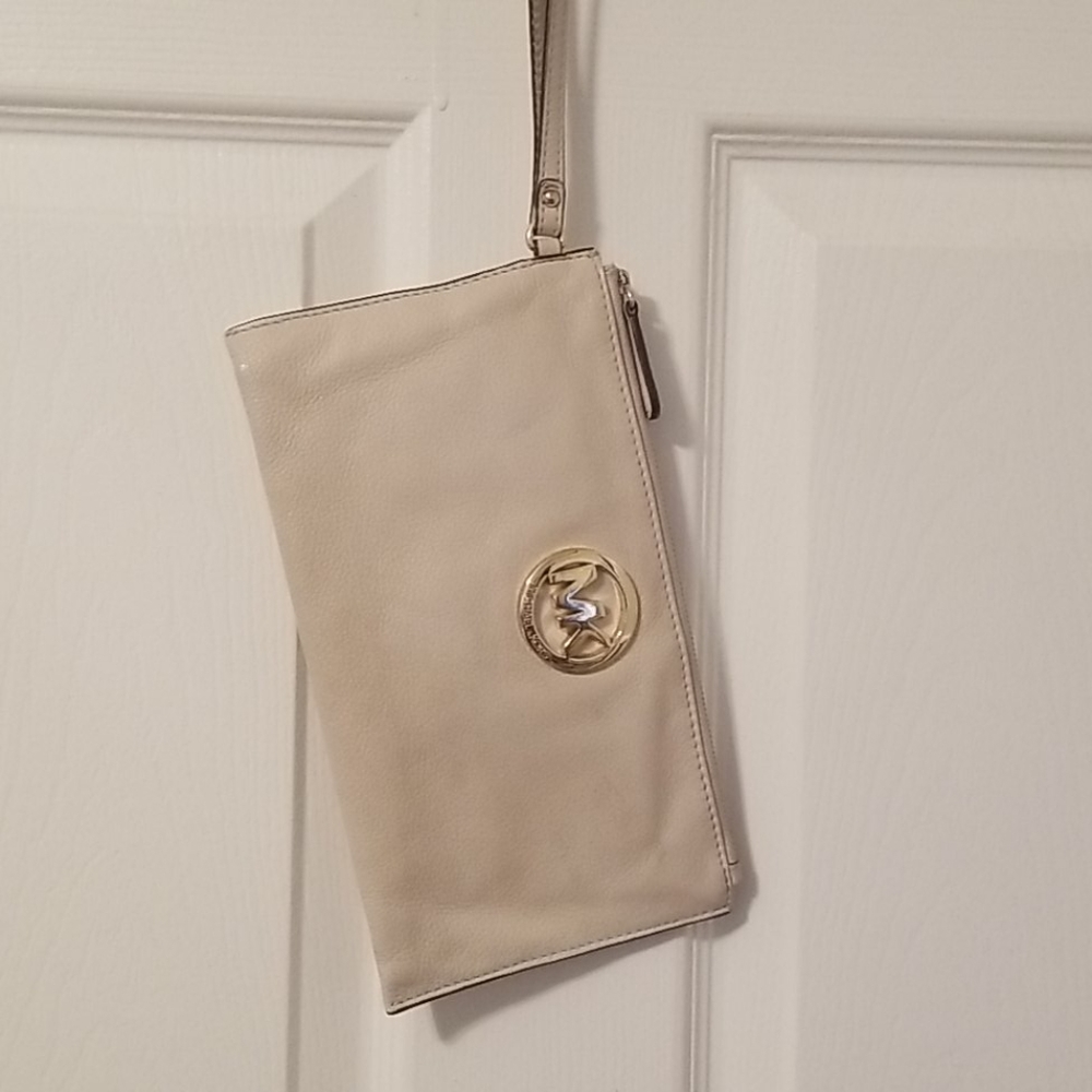 Michael Kors leather wristlet